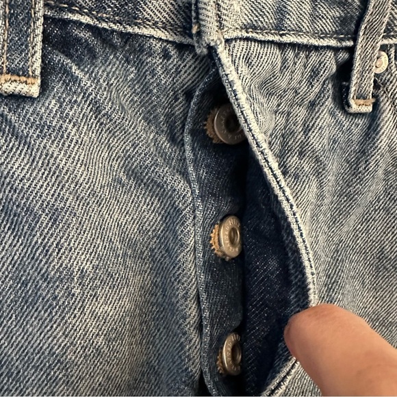 NWT Levi’s | Blue Floral Embroidered High Rise Frayed Hem Denim Shorts Size 30 - Picture 9 of 9